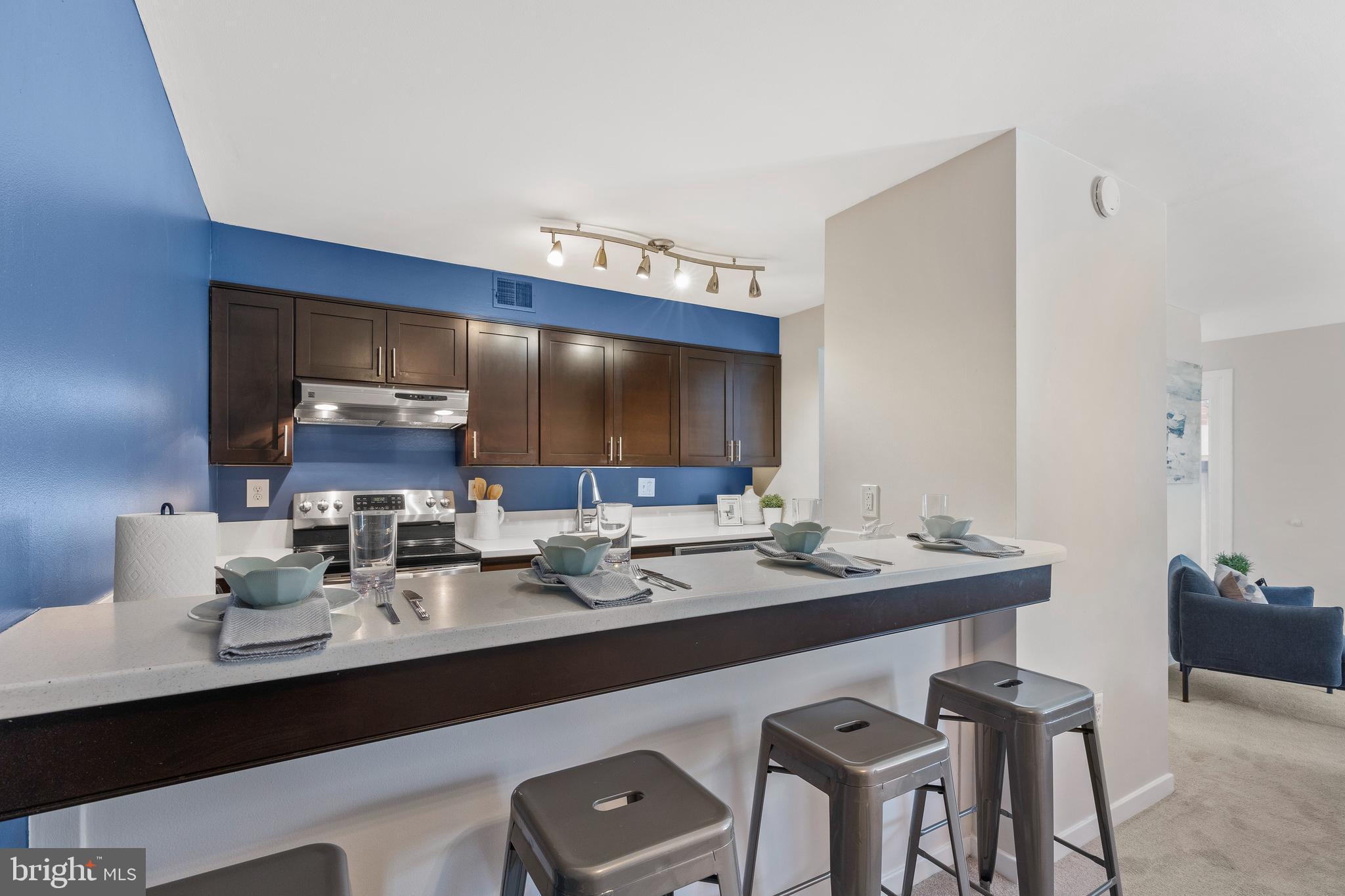 128 West Barre Street, Unit R 34 Baltimore, MD 21201 - Photo 13 of 34 Bar area