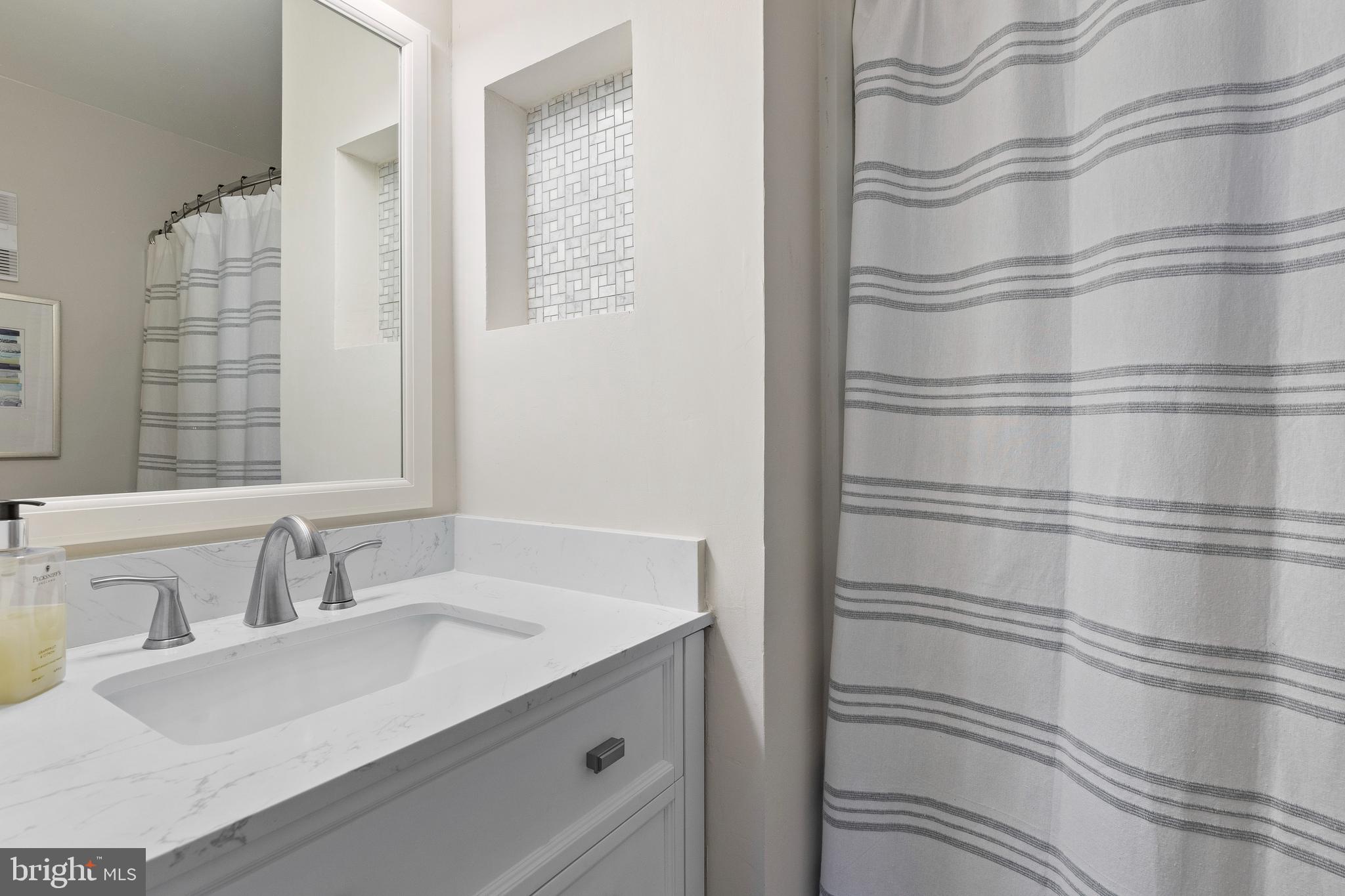 128 West Barre Street, Unit R 34 Baltimore, MD 21201 - Photo 25 of 34 Ensuite bathroom