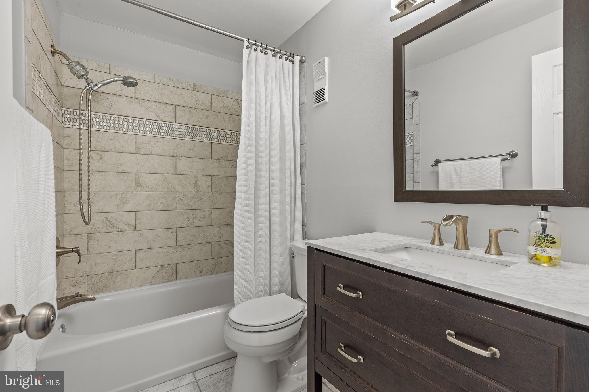 128 West Barre Street, Unit R 34 Baltimore, MD 21201 - Photo 30 of 34 Hallway bathroom