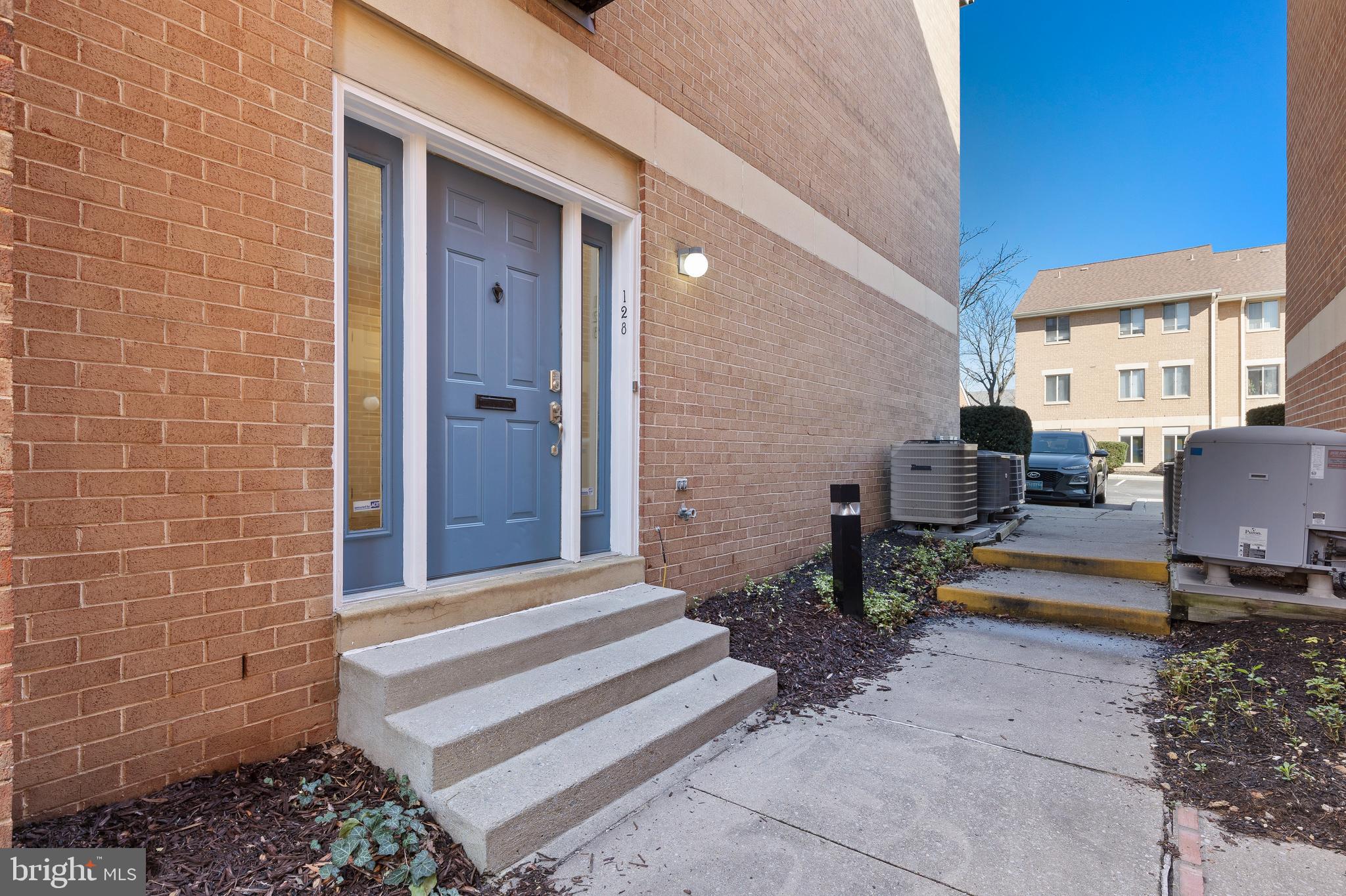 128 West Barre Street, Unit R 34 Baltimore, MD 21201 - Photo 33 of 34 Entry to home and steps to parking