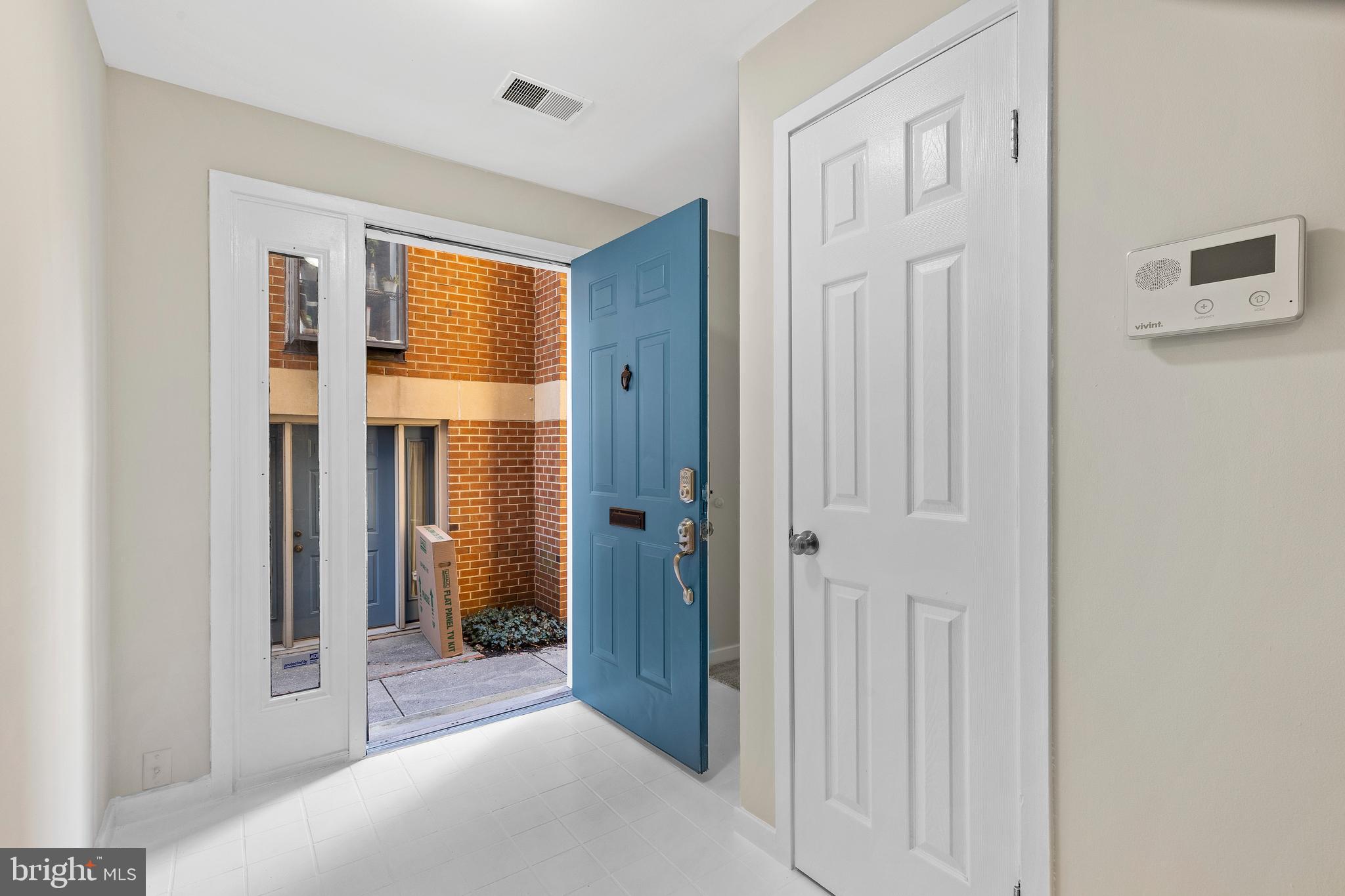128 West Barre Street, Unit R 34 Baltimore, MD 21201 - Photo 4 of 34 Step into the foyer