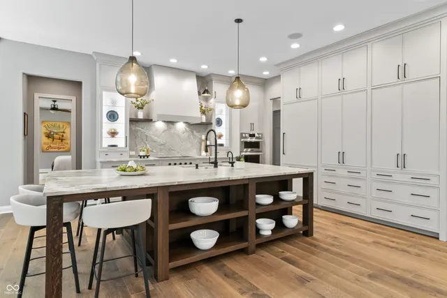 $1,999,999 | 10704 Club Chase, Fishers, IN 46037