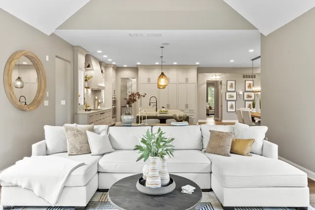$1,999,999 | 10704 Club Chase, Fishers, IN 46037