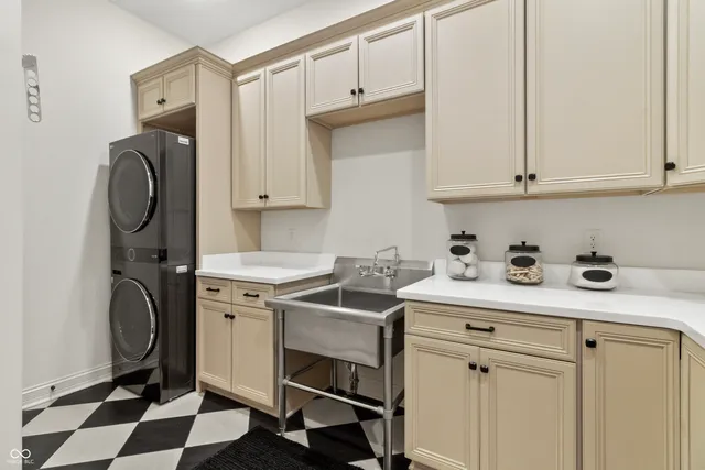 $1,999,999 | 10704 Club Chase, Fishers, IN 46037