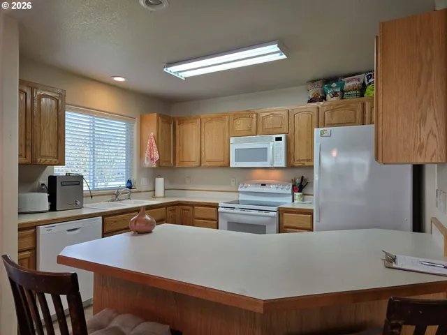 $384,900 | 2719 Golfview Avenue, Sutherlin, OR 97479