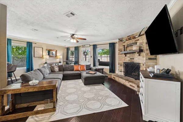 $2,200 | 6223 Vinewood Lane, League City, TX 77573
