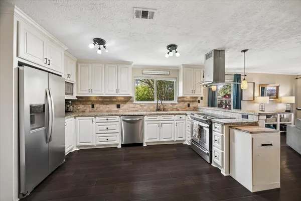 $2,200 | 6223 Vinewood Lane, League City, TX 77573