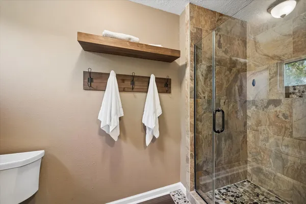 $2,200 | 6223 Vinewood Lane, League City, TX 77573