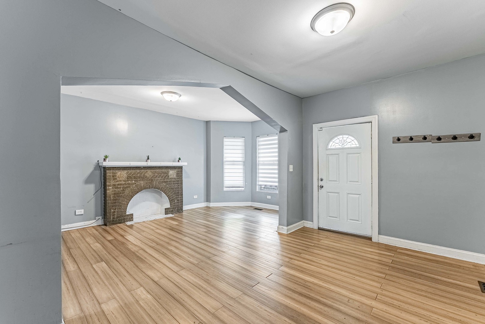 705 North Ridgeway Avenue Chicago, IL 60624 - Photo 3 of 15