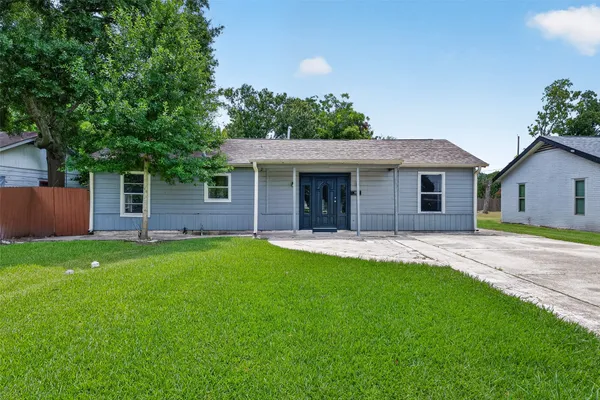 $2,000 | 1112 Johnson Street, Pasadena, TX 77506