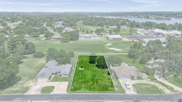 $225,000 | 822 Kiowa Drive West, Lake Kiowa, TX 76240