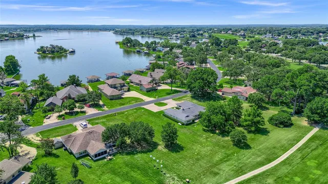 $225,000 | 822 Kiowa Drive West, Lake Kiowa, TX 76240