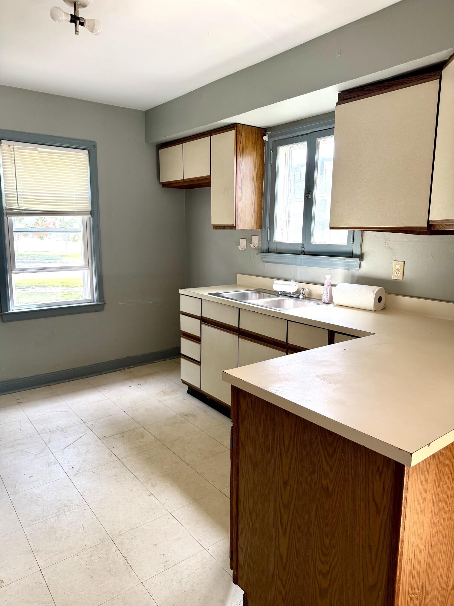 4656 North 21st Street Milwaukee, WI 53209 - Photo 10 of 20 kitchen