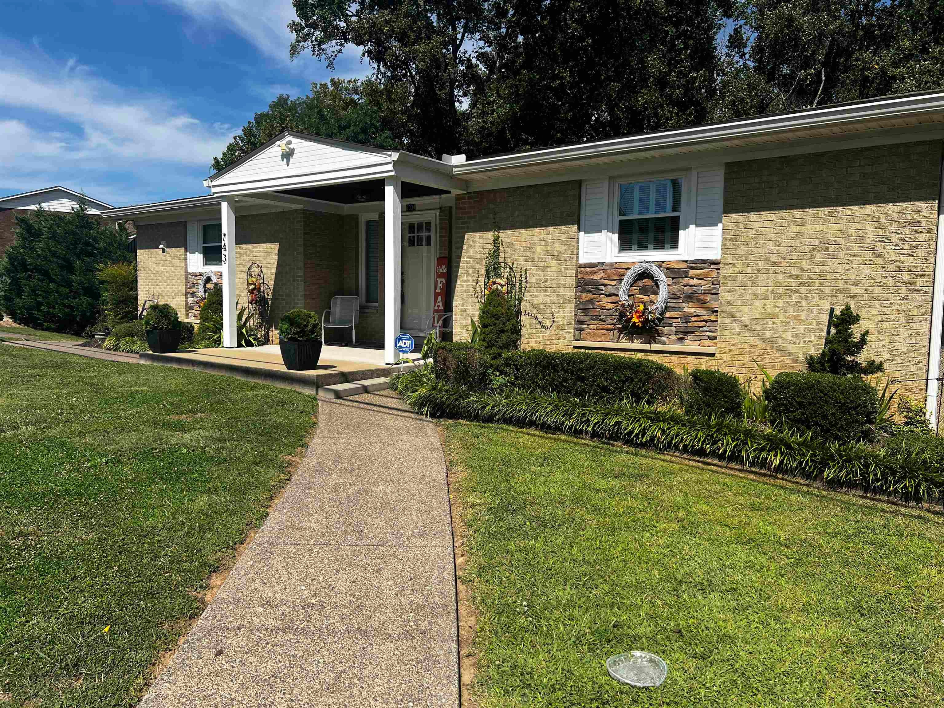 743 East Pea Ridge Road Huntington, WV 25705 - Photo 2 of 32 Gallery Image 2
