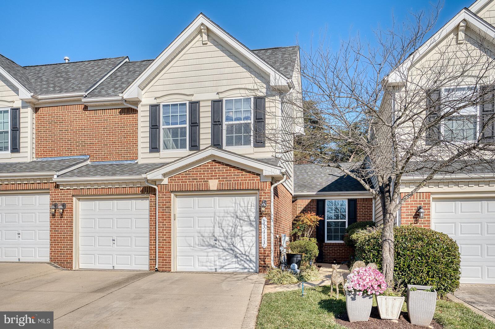 WELCOME HOME TO THIS AWESOME VILLA!