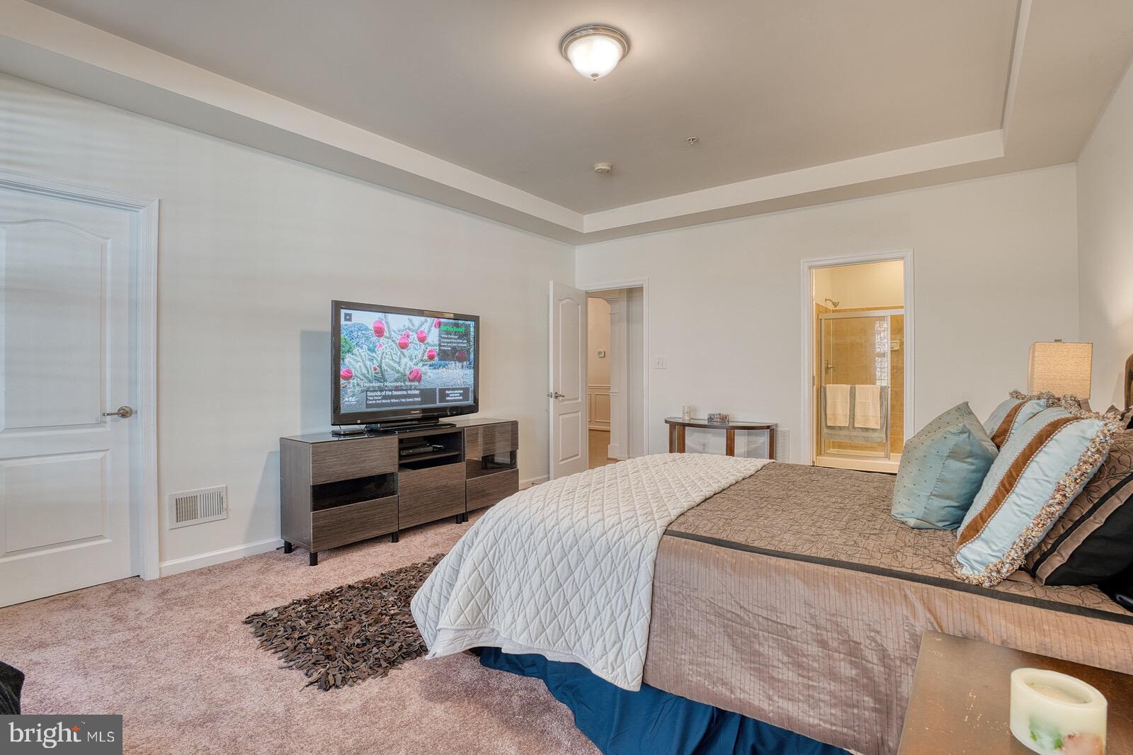 13113 Winding Trail Road Laurel, MD 20707 - Photo 19 of 37 ADJOINING BATHROOM JUST A FEW STEPS AWAY