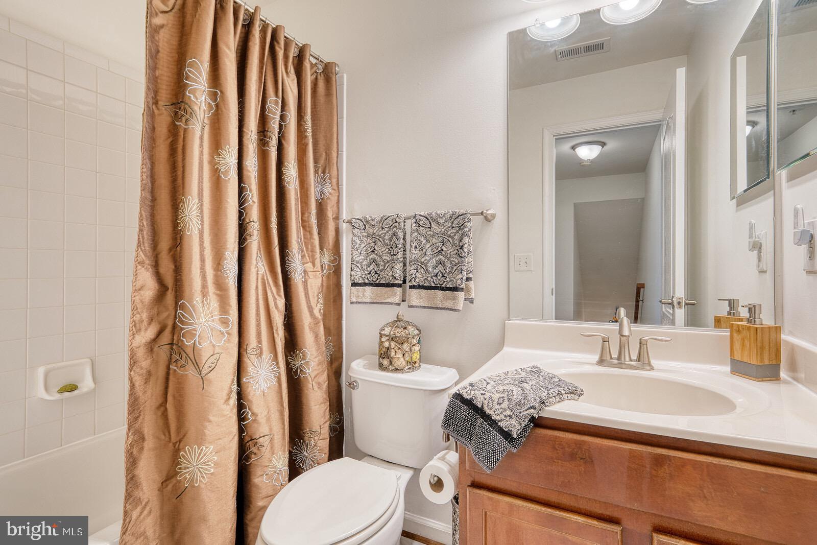 13113 Winding Trail Road Laurel, MD 20707 - Photo 32 of 37 DELIGHTFUL UPPER LEVEL BATH