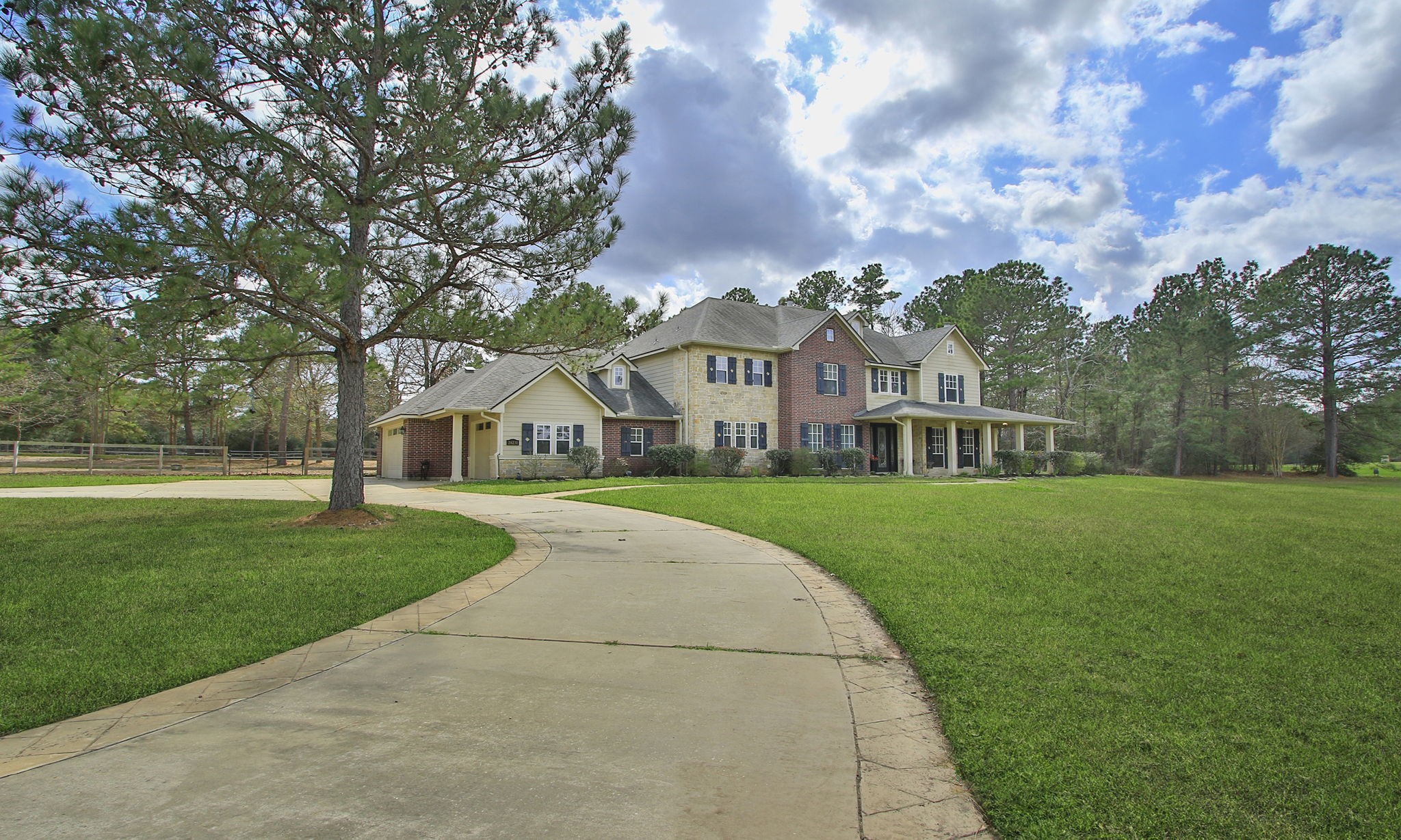 26231 Crown Ranch Boulevard Montgomery, TX 77316 - Photo 4 of 46 a view of house with garden