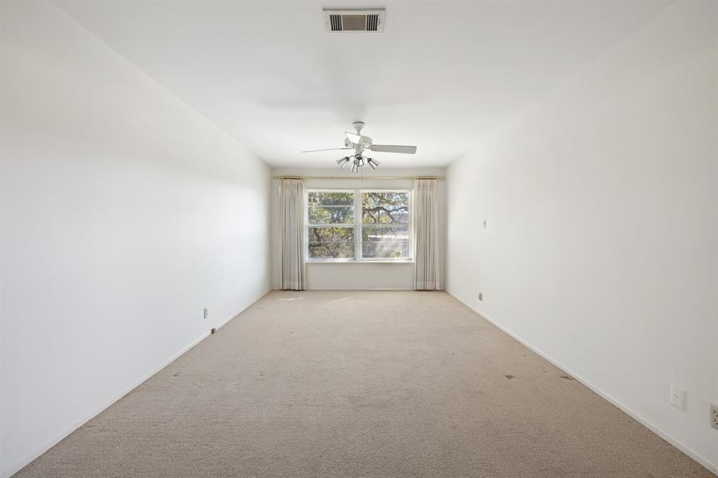 601 Sandringham Circle Austin, TX 78704 - Photo 13 of 40 an empty room with windows and ceiling fan