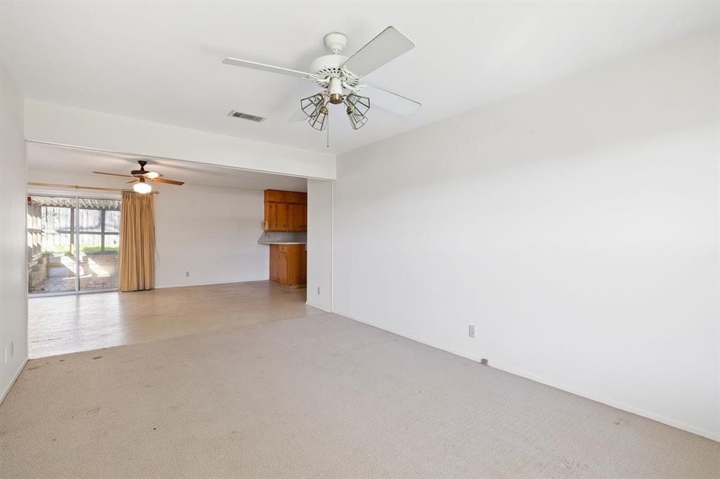 601 Sandringham Circle Austin, TX 78704 - Photo 14 of 40 a view of a livingroom with a chandelier fan and windows