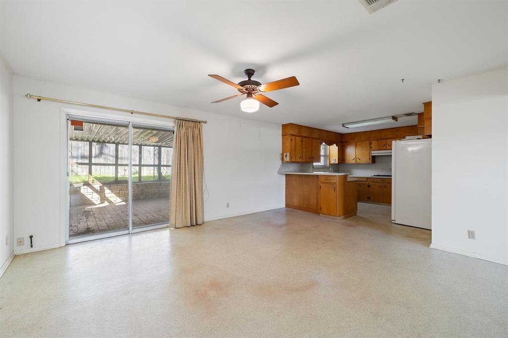 601 Sandringham Circle Austin, TX 78704 - Photo 15 of 40 an empty room with chandelier fan and windows