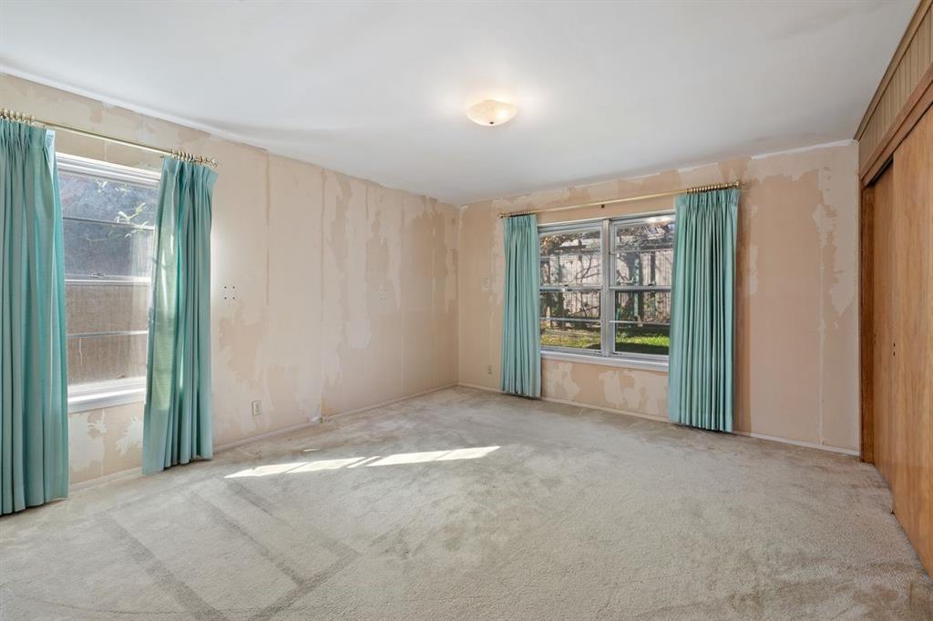 601 Sandringham Circle Austin, TX 78704 - Photo 21 of 40 a view of an empty room with a window