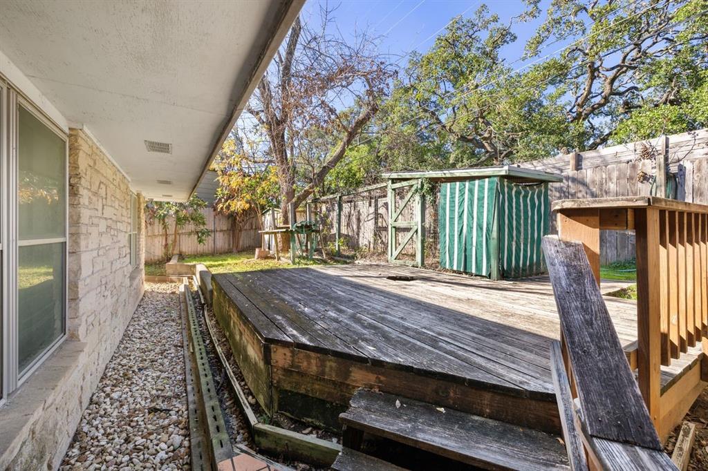 601 Sandringham Circle Austin, TX 78704 - Photo 29 of 40 a view of balcony with wooden floor and outdoor seating