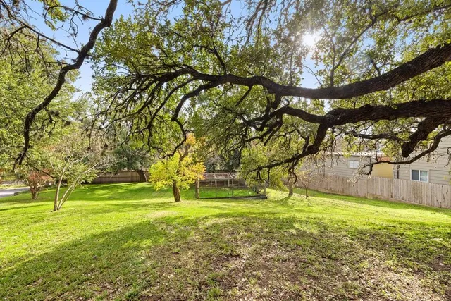 $999,500 | 601 Sandringham Circle, Austin, TX 78704
