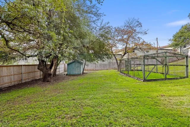 $999,500 | 601 Sandringham Circle, Austin, TX 78704