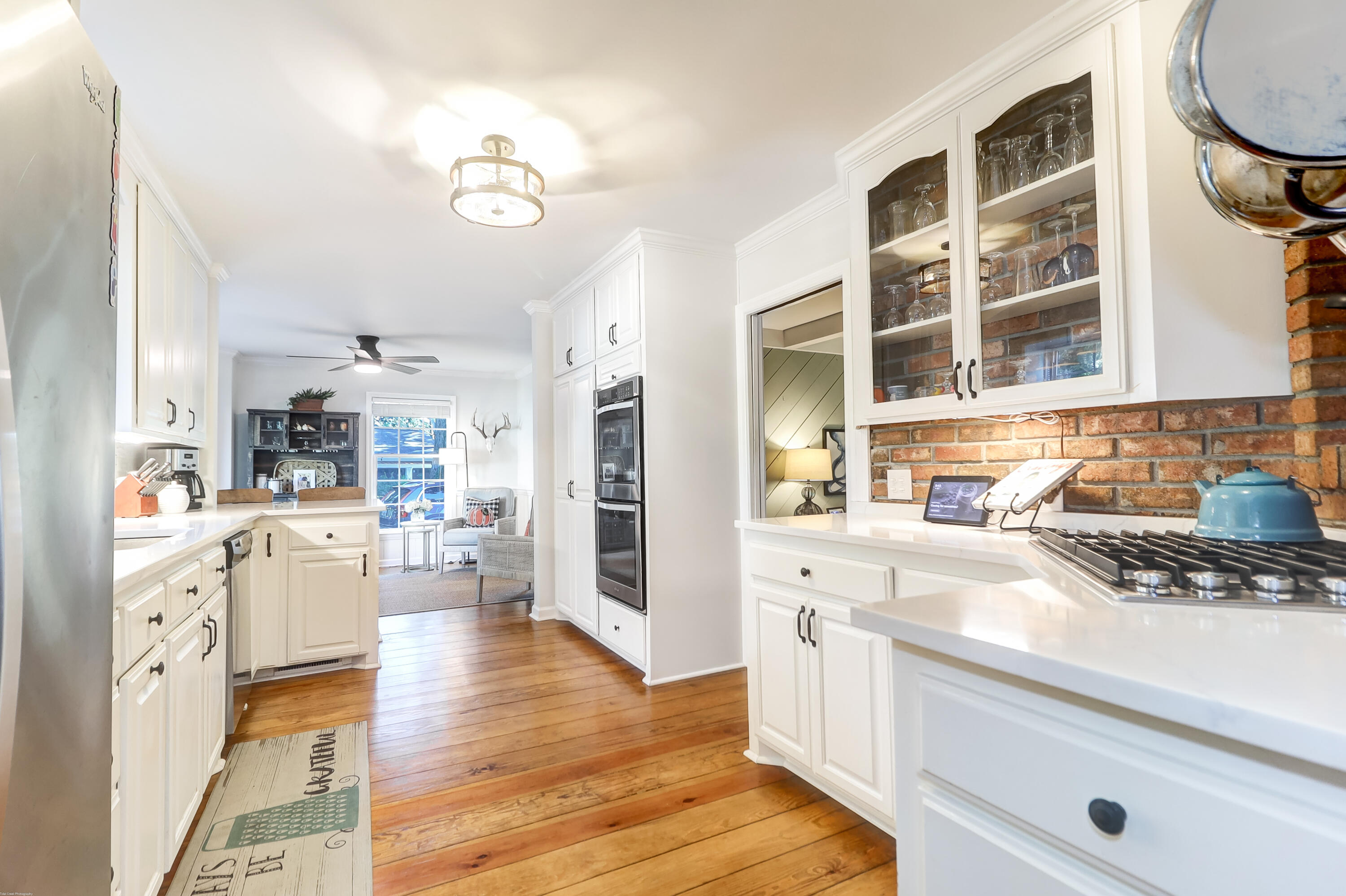 737 Willow Lake Road Charleston, SC 29412 - Photo 12 of 54 Glass front cabinets and double ovens