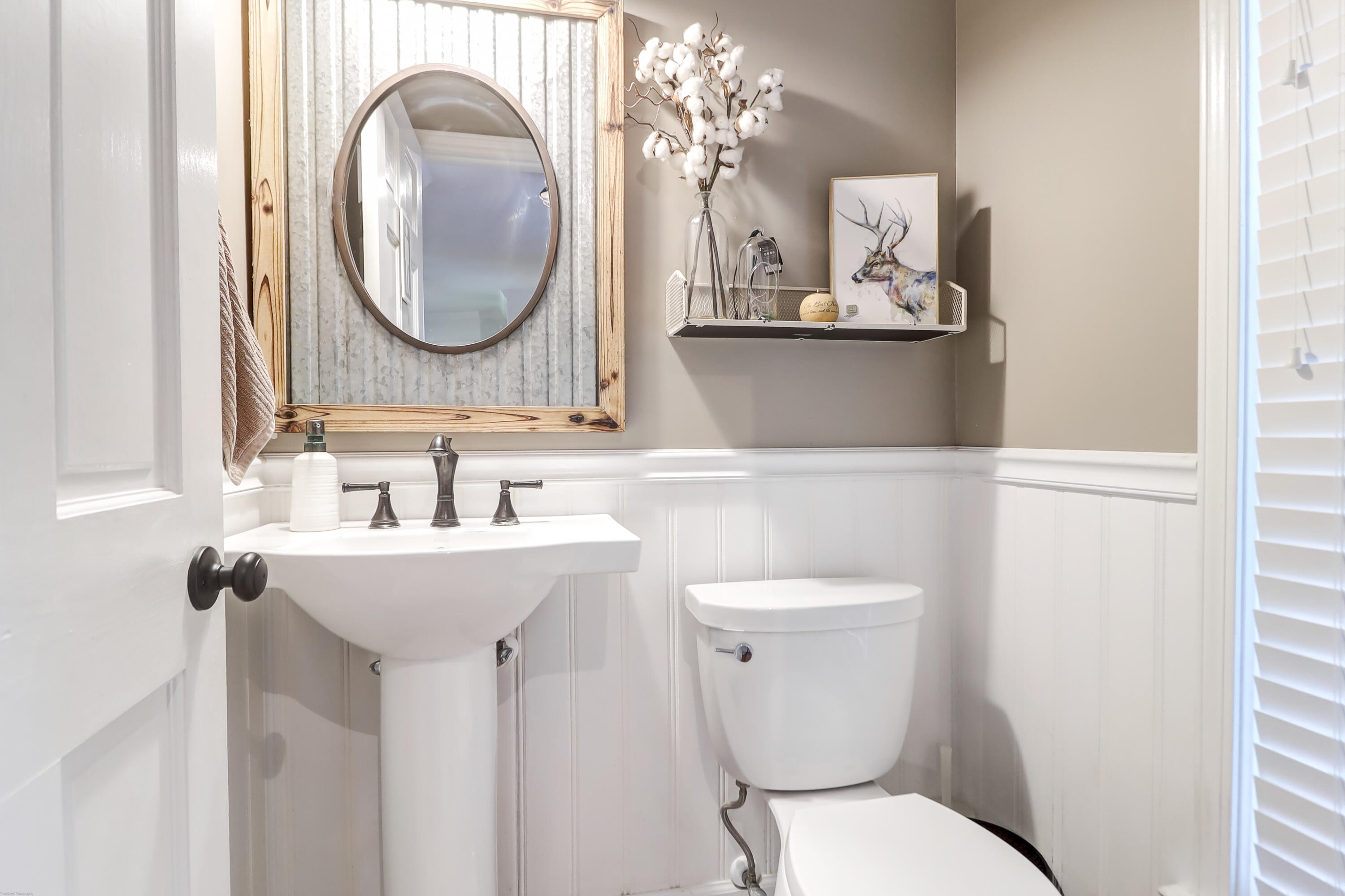 737 Willow Lake Road Charleston, SC 29412 - Photo 28 of 54 Hallway Powder room