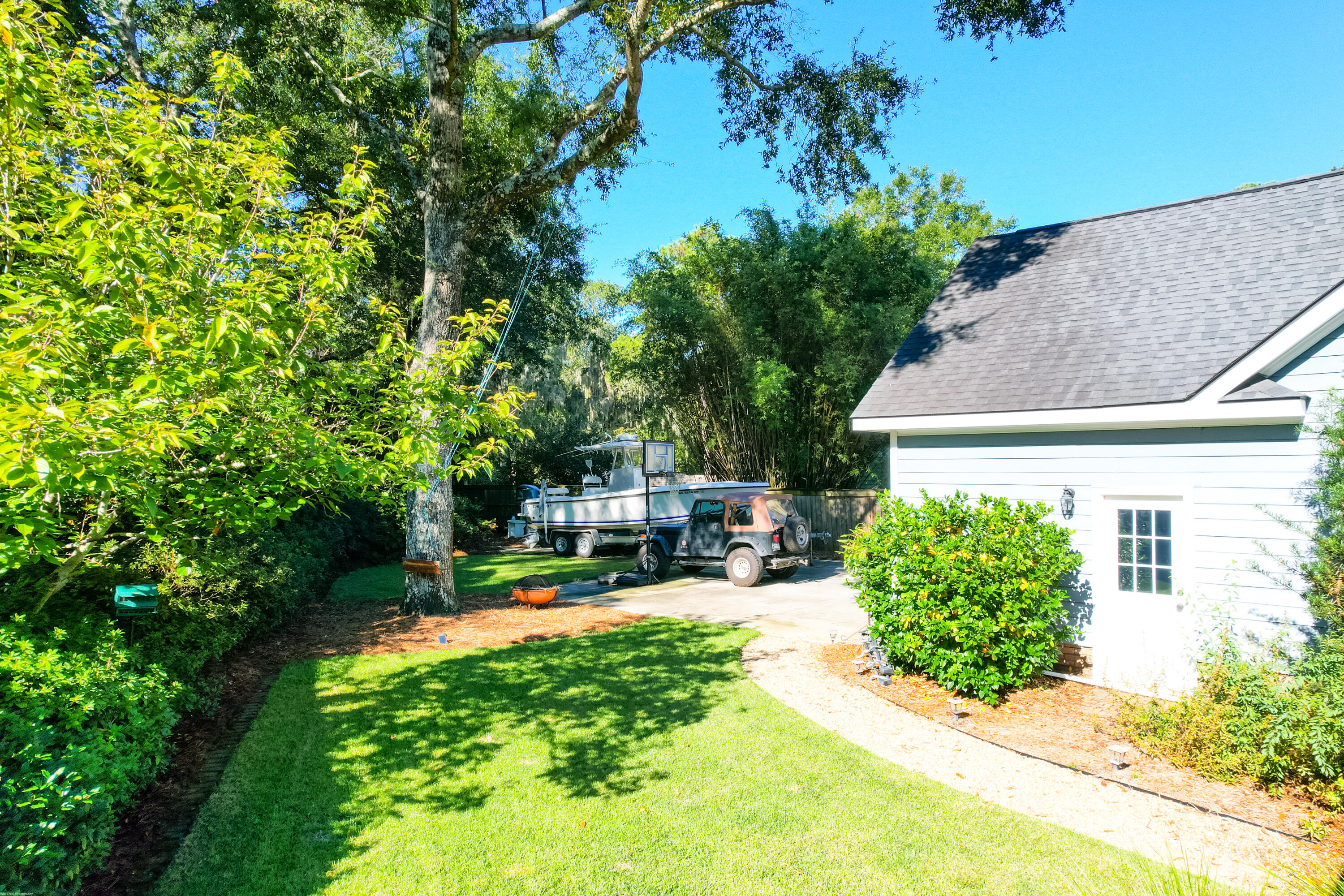 737 Willow Lake Road Charleston, SC 29412 - Photo 5 of 54 Spacious side yard