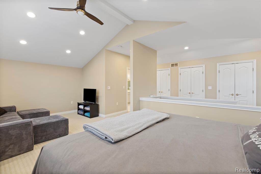 1395 Roslyn Road Grosse Pointe Woods, MI 48236 - Photo 23 of 43