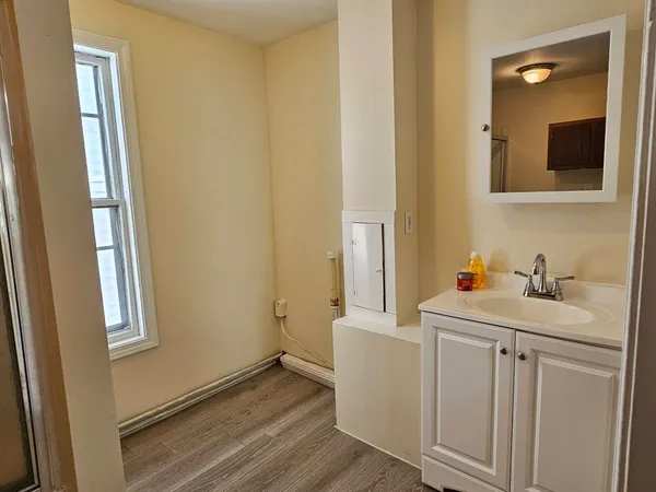 $2,400 | 40 Putnam Street, Unit 2, Manchester, NH 03102