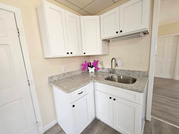 $2,400 | 40 Putnam Street, Unit 2, Manchester, NH 03102