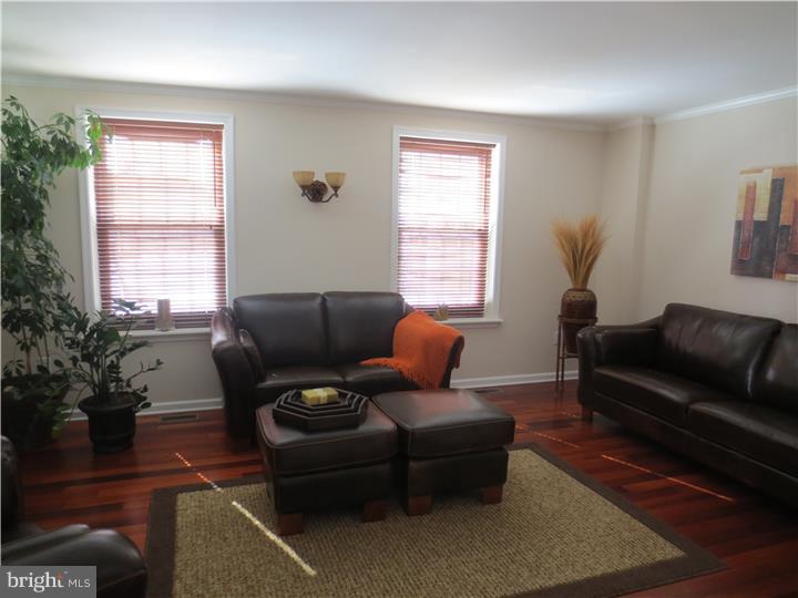 3839 Red Lion Road Philadelphia, PA 19114 - Photo 3 of 17 Living Room