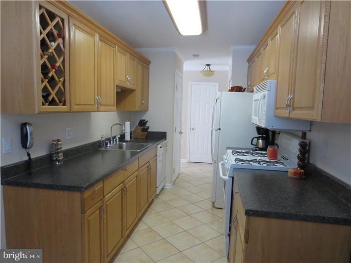 3839 Red Lion Road Philadelphia, PA 19114 - Photo 5 of 17 Kitchen