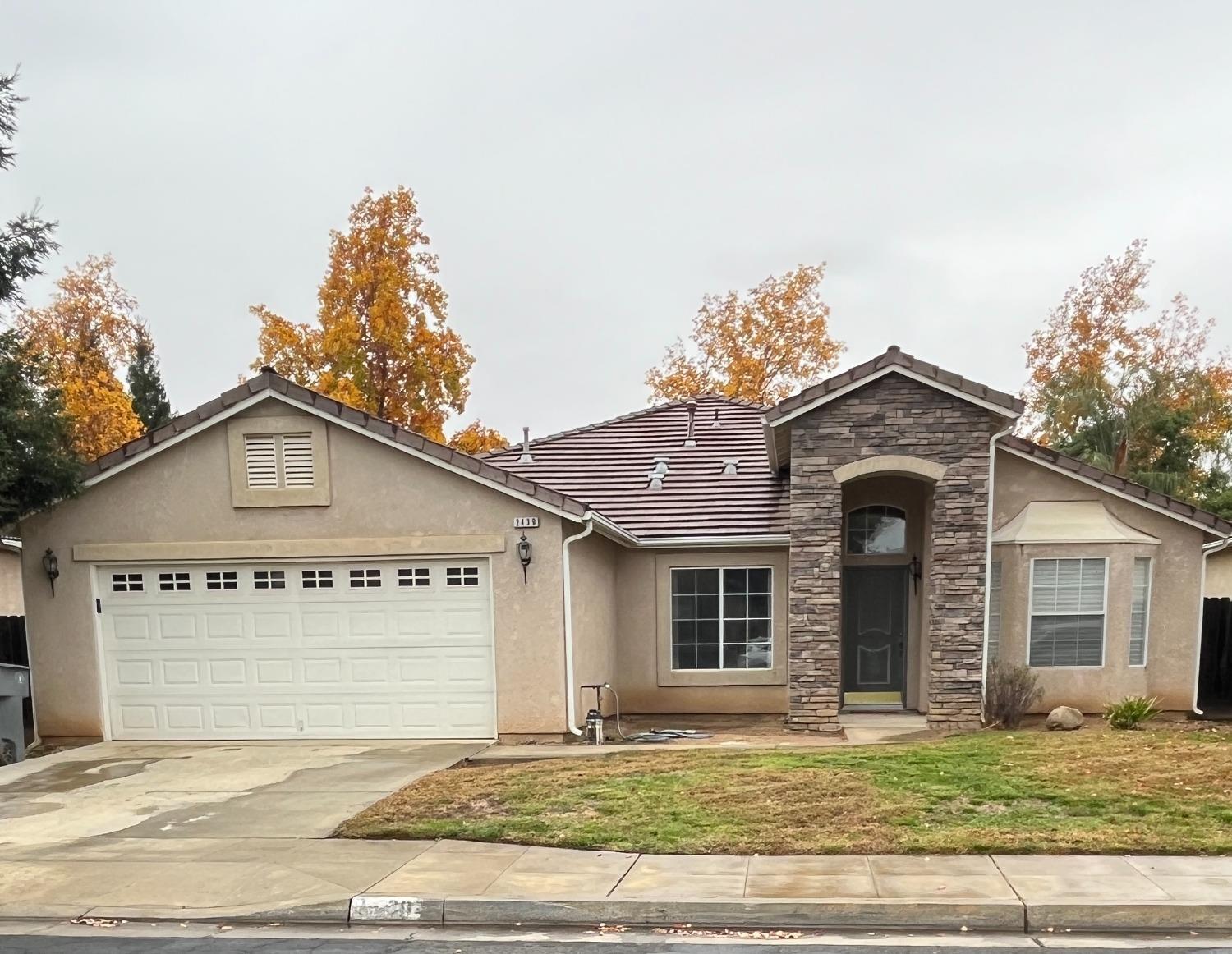 a view of a house with a yard and garage
