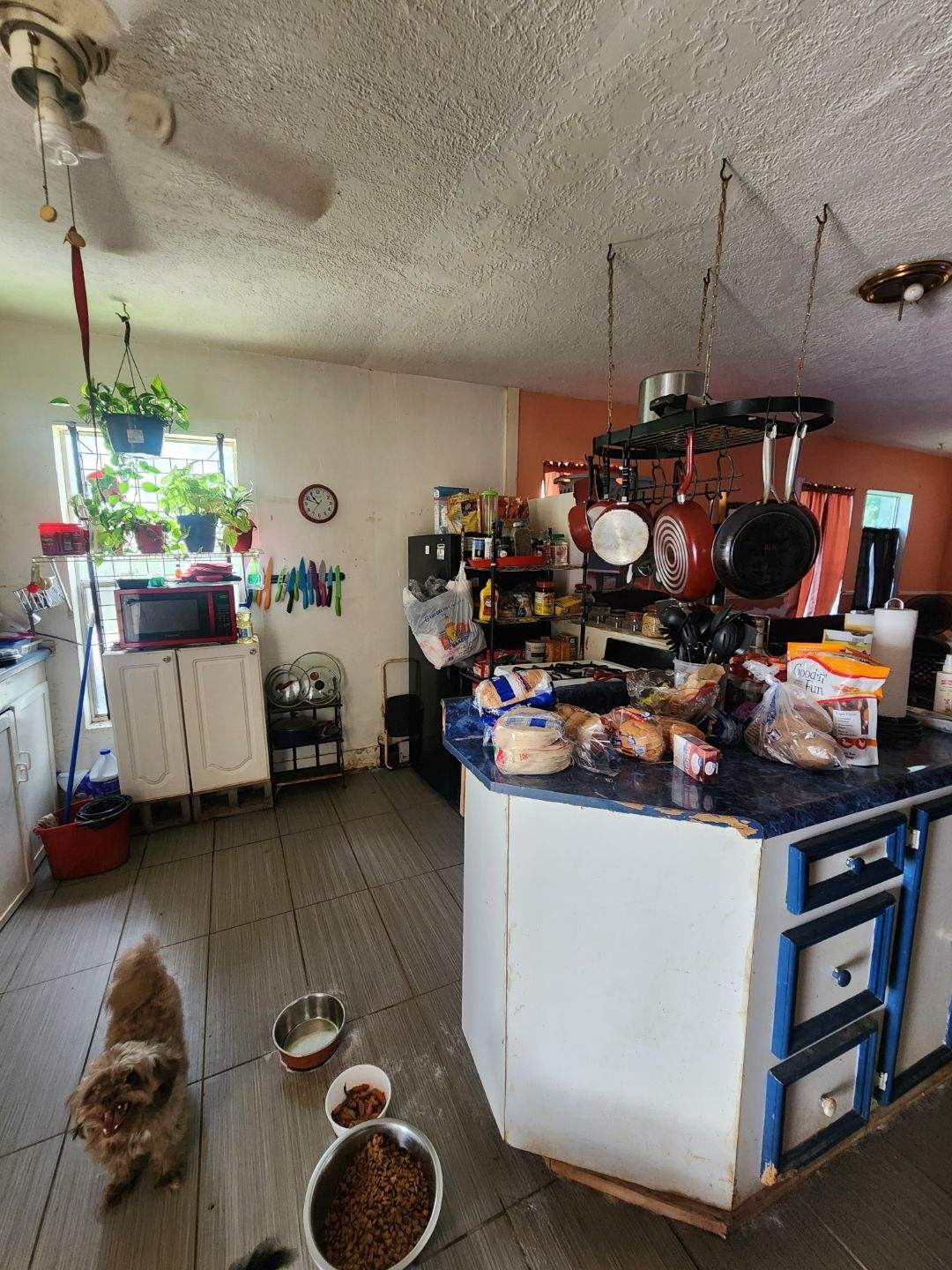 332 Pennsylvania Street Houston, TX 77029 - Photo 19 of 22 a living room filled with furniture and a table