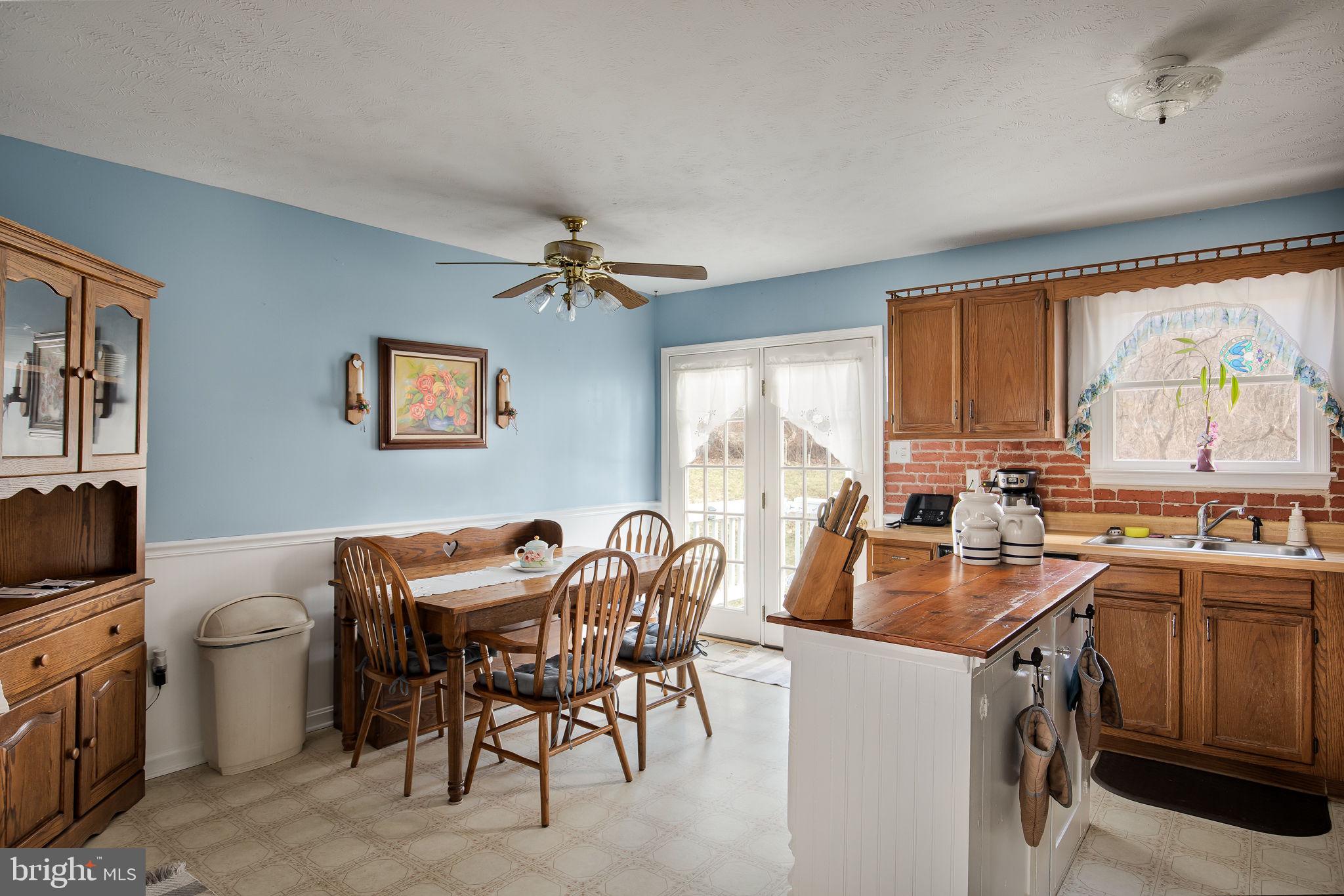 552 Bragg Drive Front Royal, VA 22630 - Photo 11 of 34 Eat In Kitchen