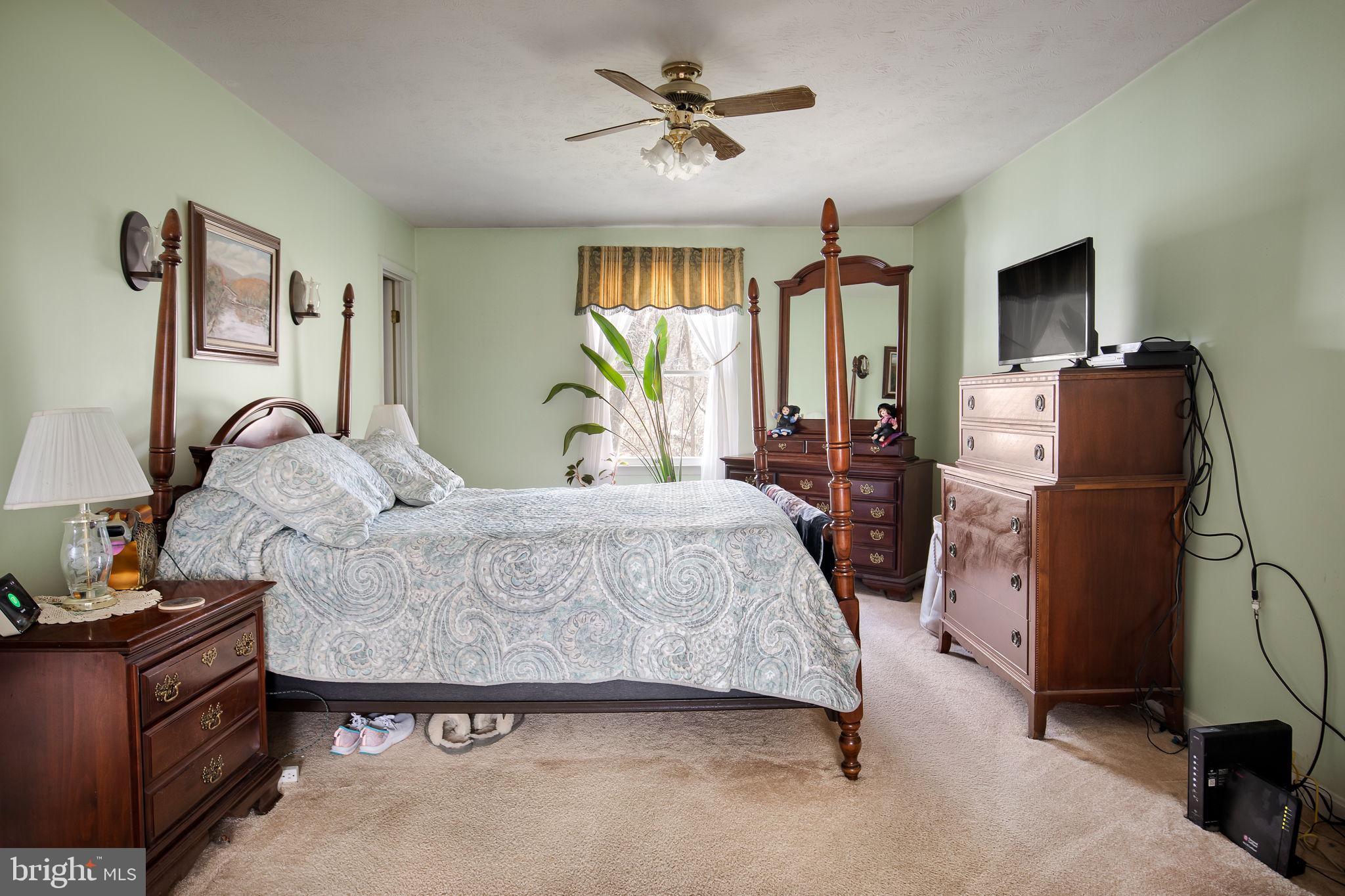 552 Bragg Drive Front Royal, VA 22630 - Photo 17 of 34 Primary Bedroom