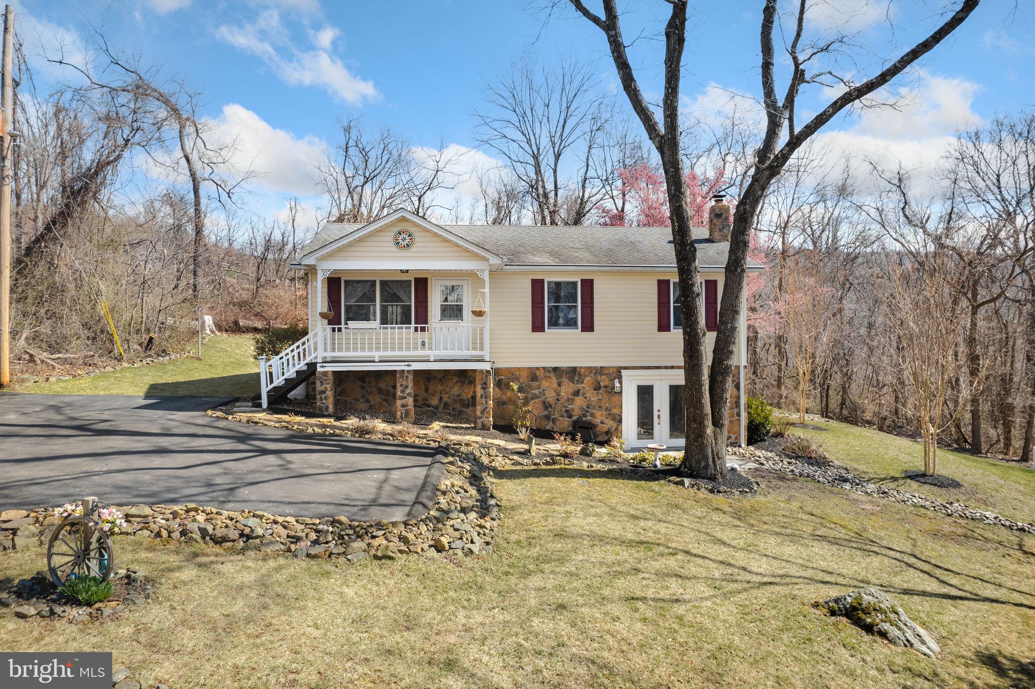 552 Bragg Drive Front Royal, VA 22630 - Photo 2 of 34