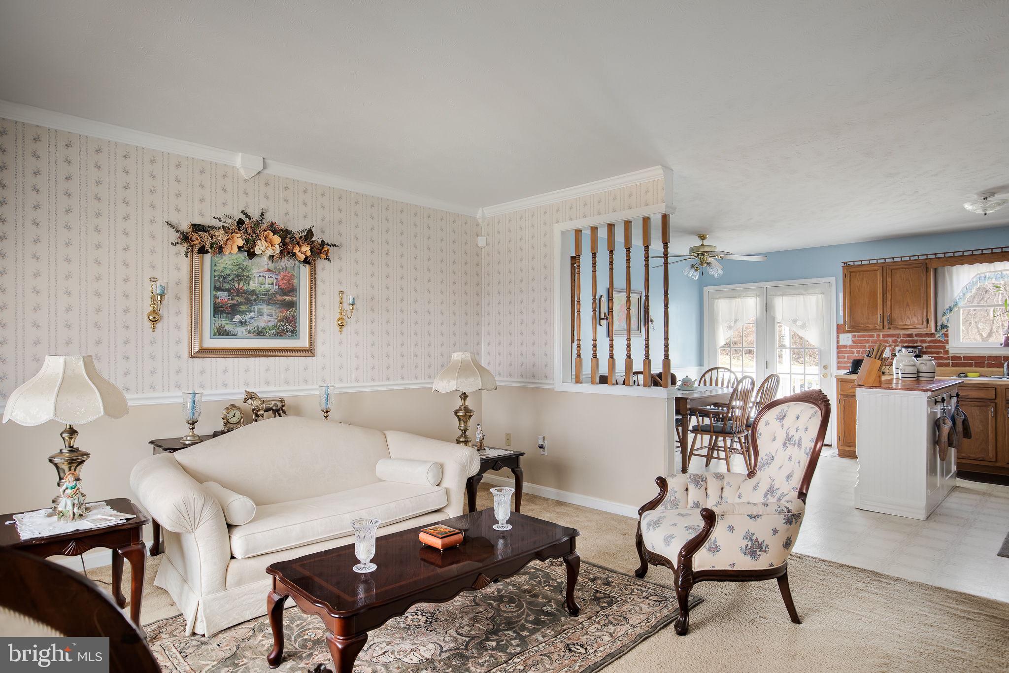 552 Bragg Drive Front Royal, VA 22630 - Photo 8 of 34 Living Room