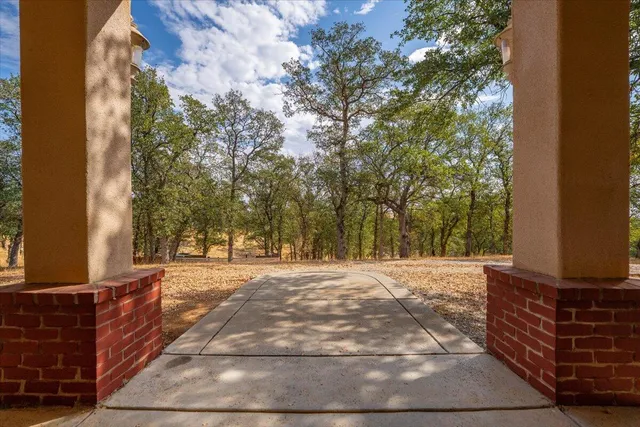 a view of a backyard of the house