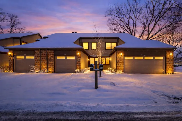 $340,000 | 302 Linden Lane, Wheeling, IL 60090