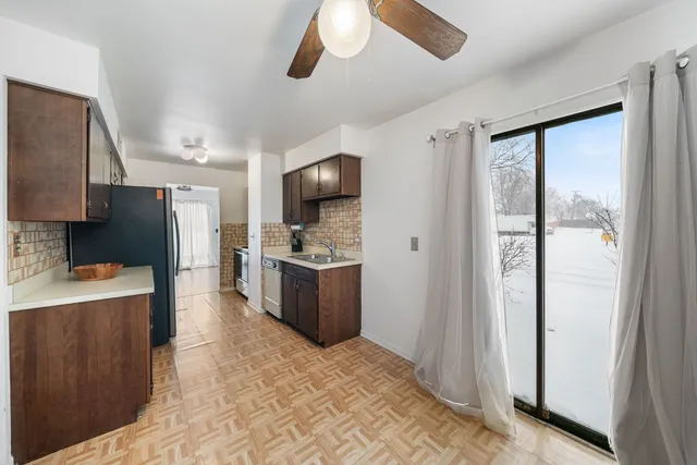 $340,000 | 302 Linden Lane, Wheeling, IL 60090