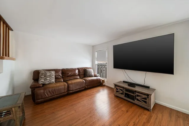 $340,000 | 302 Linden Lane, Wheeling, IL 60090