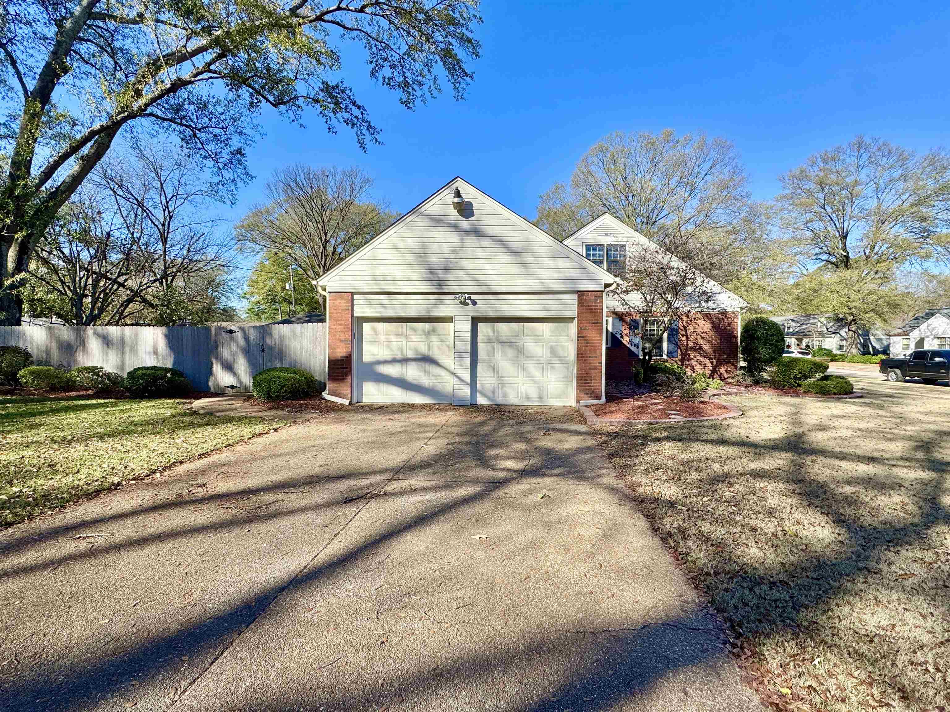 4417 Fair Meadow Road Memphis, TN 38117 - Photo 32 of 38 Garage featuring driveway