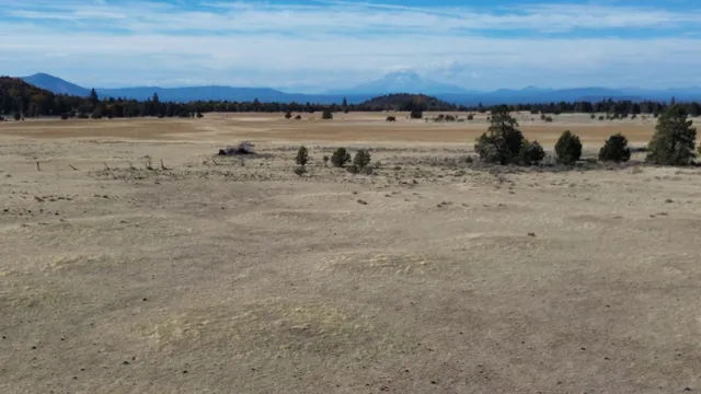 a view of a large body of water and mountain view