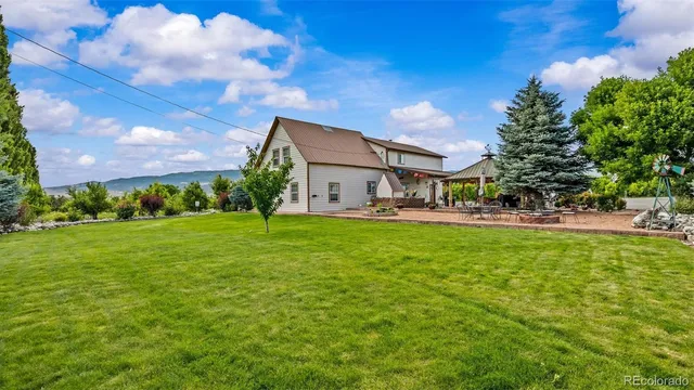 a view of house with garden